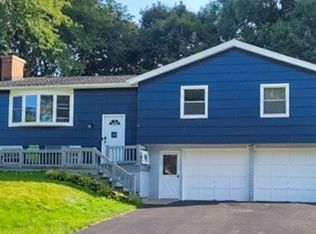 37 Mount Marcy Dr, Rochester, NY 14622