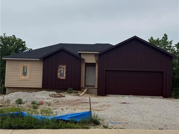 612 SE 21st St, Oak Grove, MO 64075