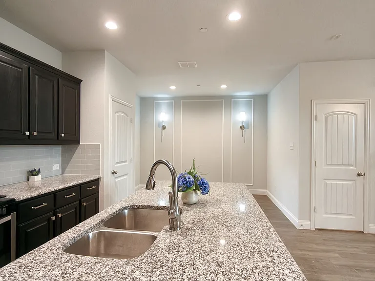 6825 Andrew Dr — Photo 5