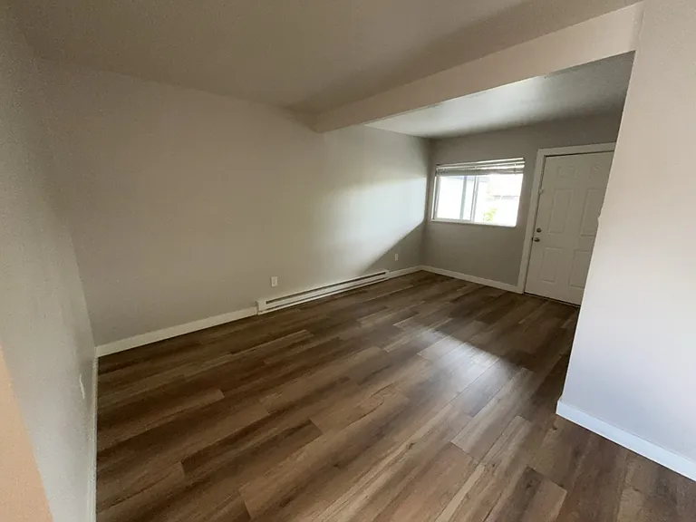 Hall Court Apartments — Photo 13