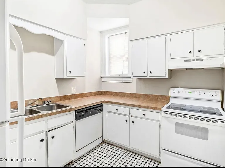 408 Kensington Ct #5 — Photo 6