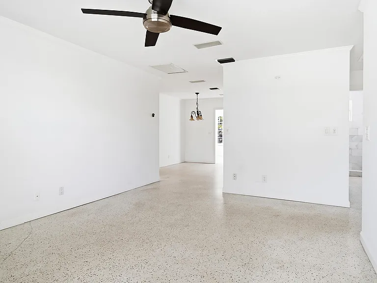 205 Rutland Blvd — Photo 5