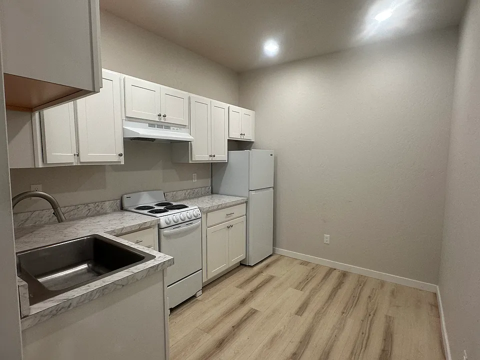 910 Main Ave #3