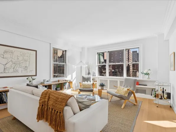 220 Madison Avenue image 1 of 13