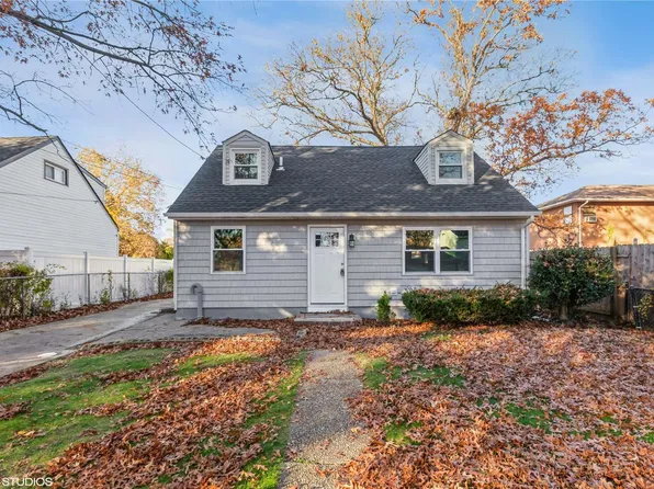 490 Jefferson Avenue, Rockville Centre, NY 11570