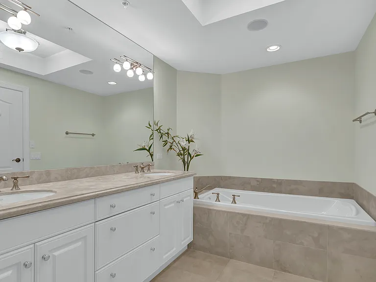 9031 Somerset Bay Ln #202 — Photo 11