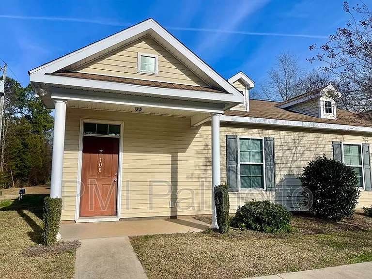 124 Fairview Park Dr — Photo 1