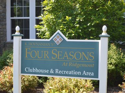 905 Four Seasons Ln, Woodcliff Lake, NJ, 07677