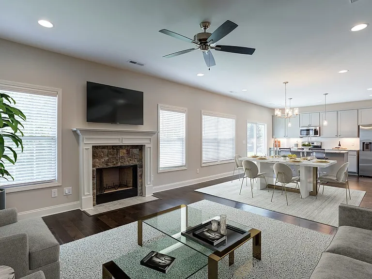 2439 Union Pointe Ln — Photo 1