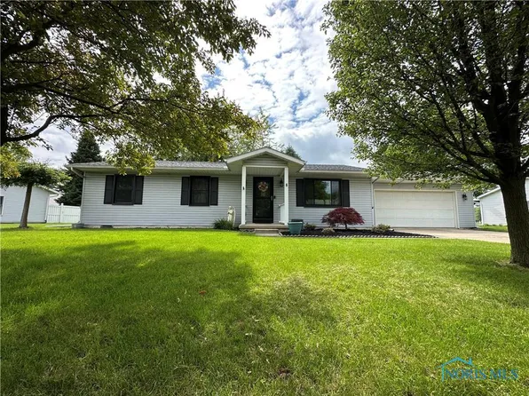 2 Meadow Lane Dr, Delta, OH 43515