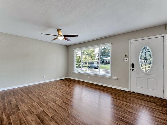 4th image of 413 Gotham Rd