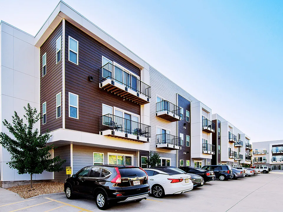 800 S Robberson Ave