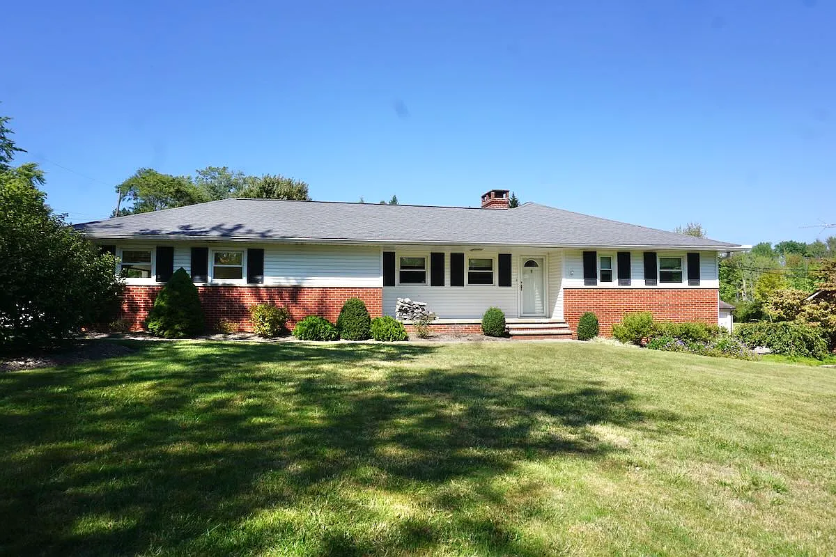 3 bed, 2552 sqft, $2,800 — Photo 1
