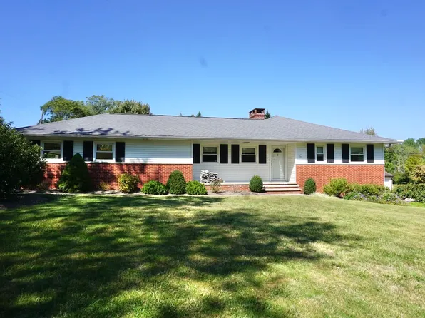 12321 Norton Dr, Chardon, OH 44026