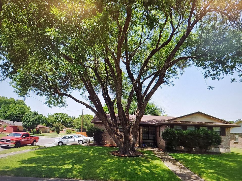 1st image of 1029 Darnel Ln