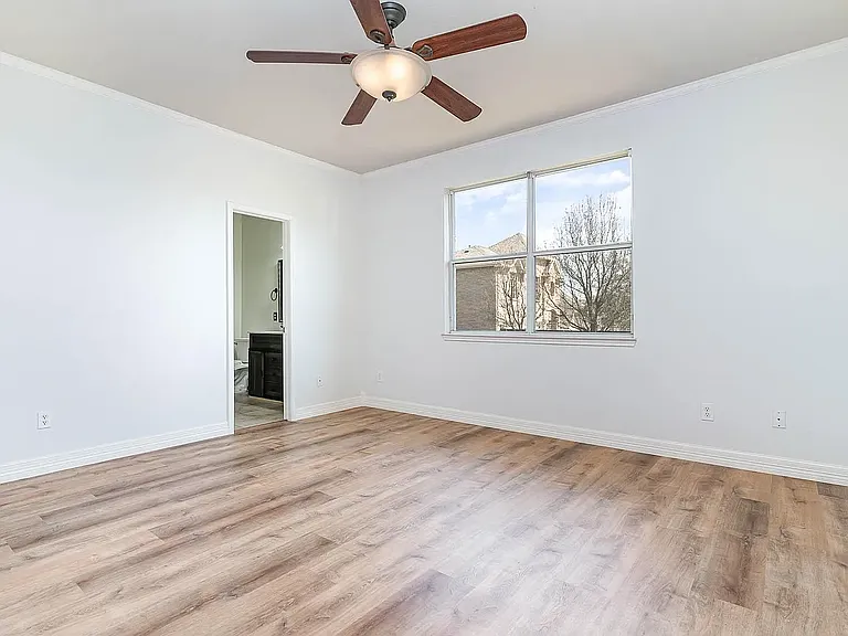 1300 Clear Creek Dr — Photo 17