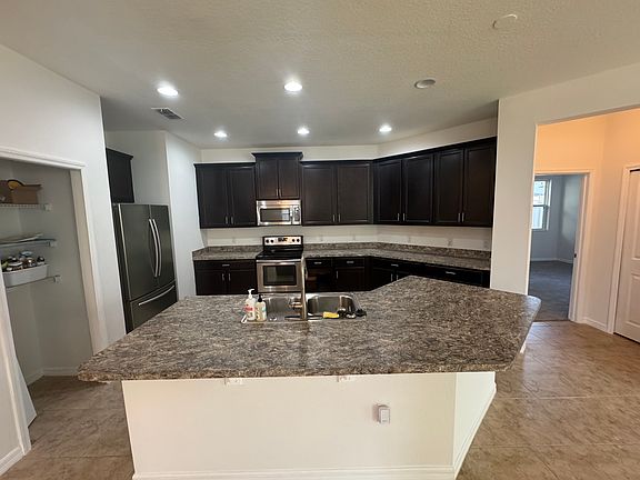 3rd image of 1304 Canyon Oaks Dr
