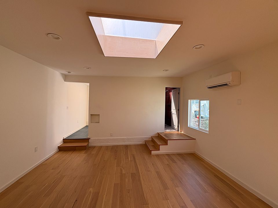 1st image of 320 1/2 N Burlington Ave