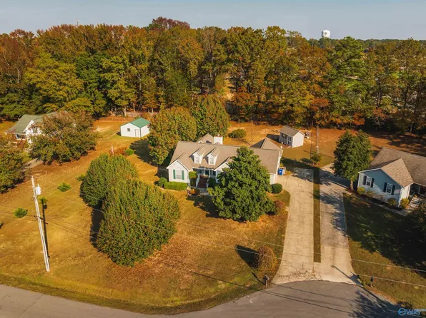 102 Leyland Cir, Albertville, AL 35950
