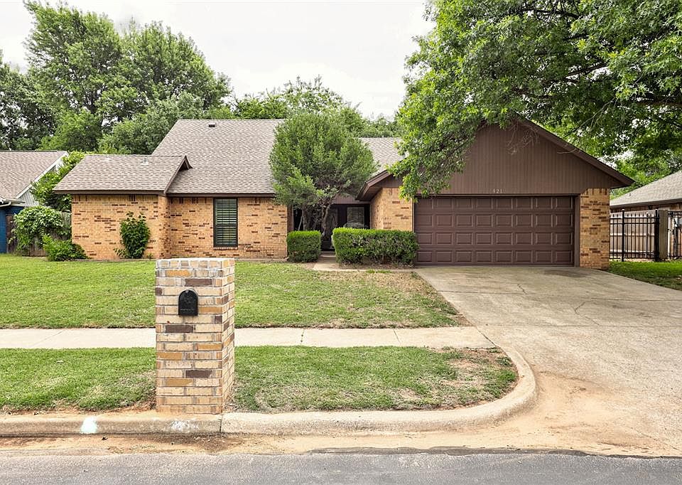 1st image of 421 Golden Oaks Dr