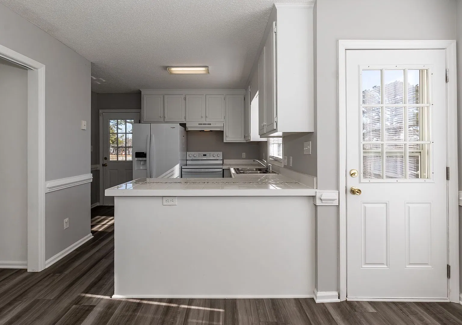 Amazing 3 bedroom home in Downtown Zebulon — Photo 1