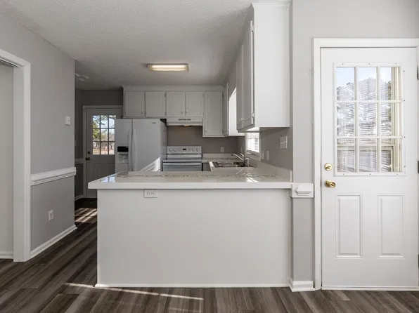 205 W Horton St, Zebulon, NC 27597