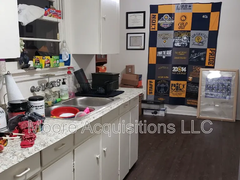 1306 N Travis St — Photo 9