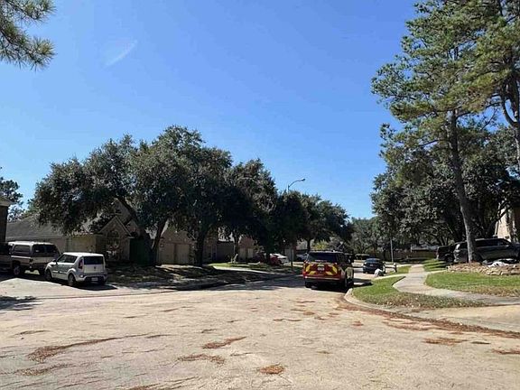 Exterior Neighborhood (street photo)
