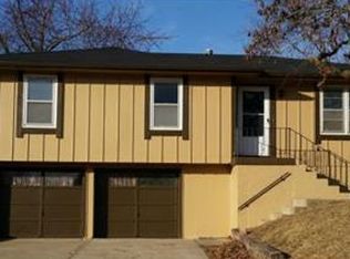 1504 Camelot Ct, Oak Grove, MO 64075