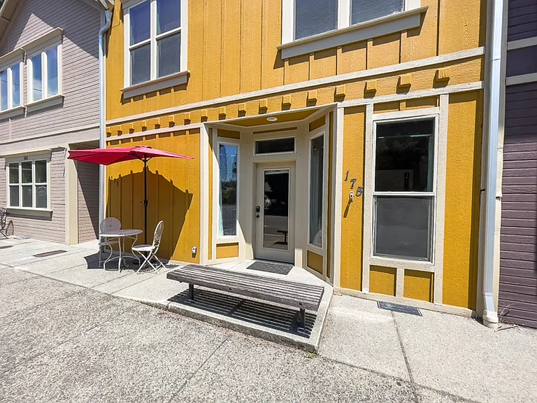 175 E E St — Photo 29