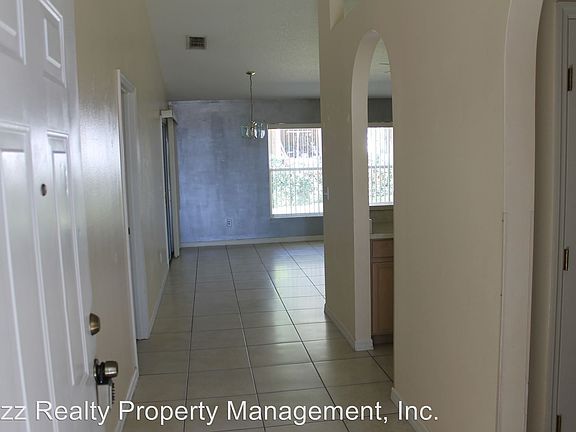 2nd image of 612 Villa Ct
