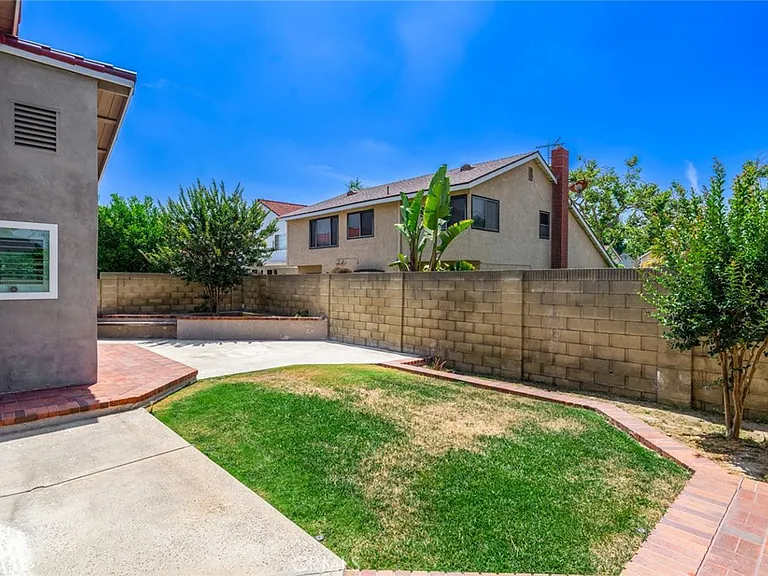 13014 Espinheira Dr — Photo 33