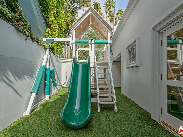 402 Doheny Rd — Photo 32