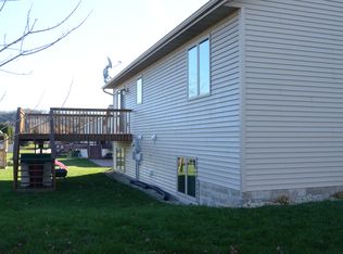 141 Penn Dr, Saint Charles, MN 55972