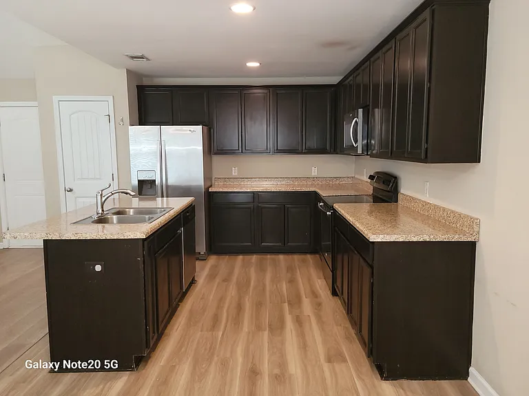 104 Clydesdale Ct — Photo 6