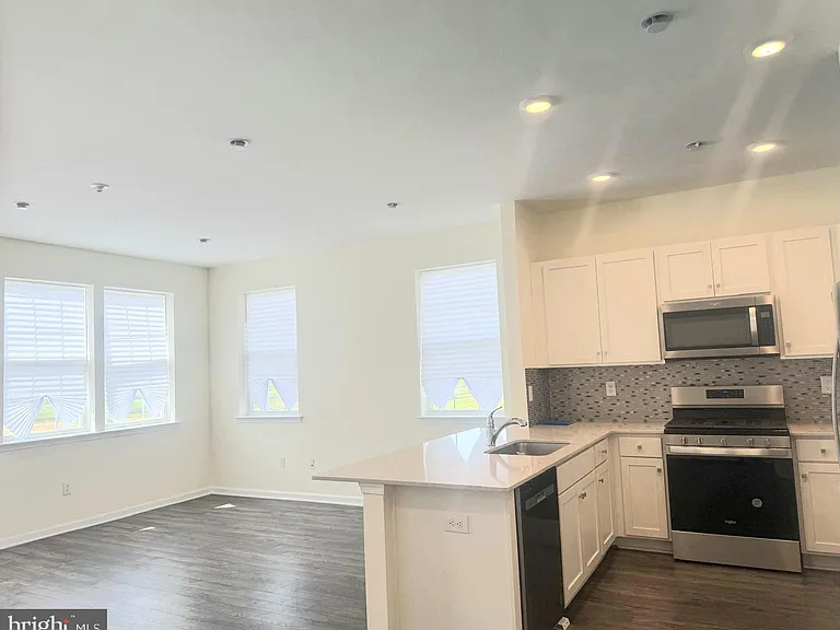 324 Mazzeo Dr — Photo 3