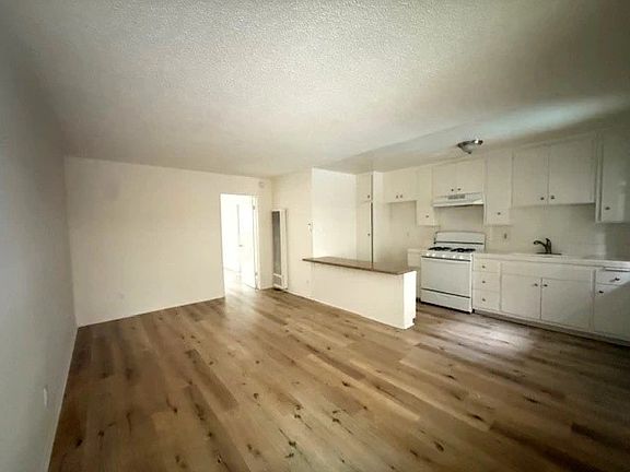 5th image of 14608 Yukon Ave APT 18