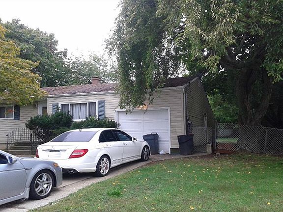 3rd image of 34 Montauk Ave