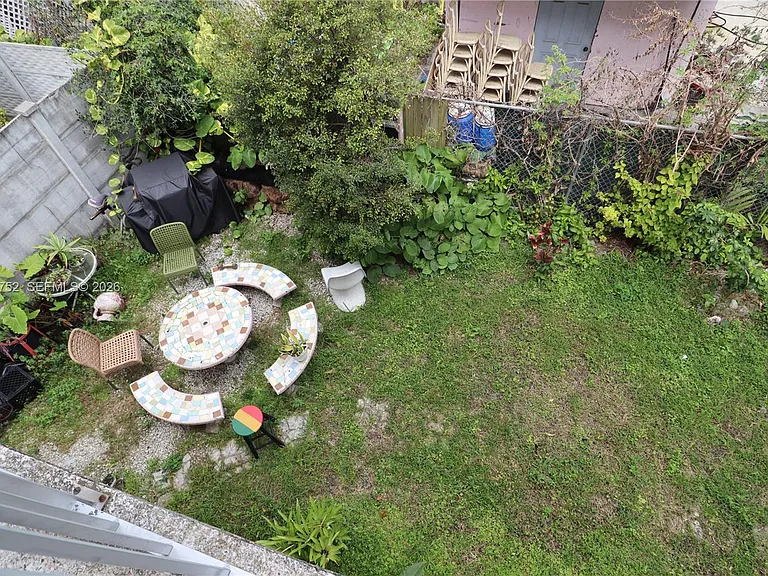 951 SW 7th St #5 — Photo 21