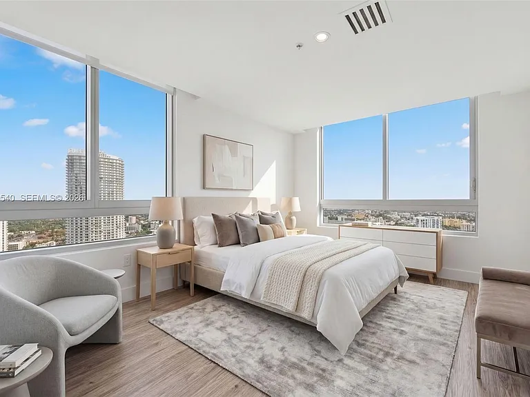 90 SW 3rd St #Penthouse 12 — Photo 33