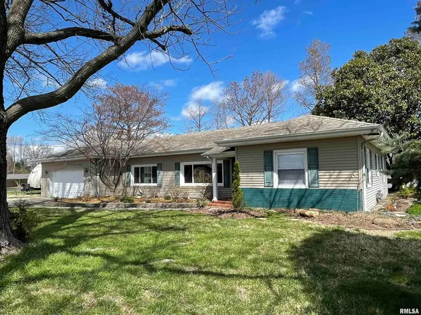 204 12th St, Carmi, IL 62821