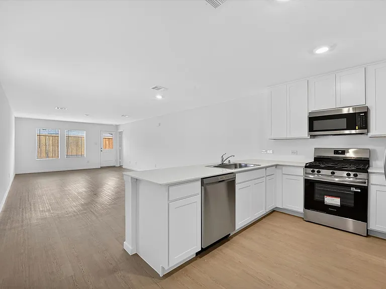2509 Guineas Ln — Photo 4