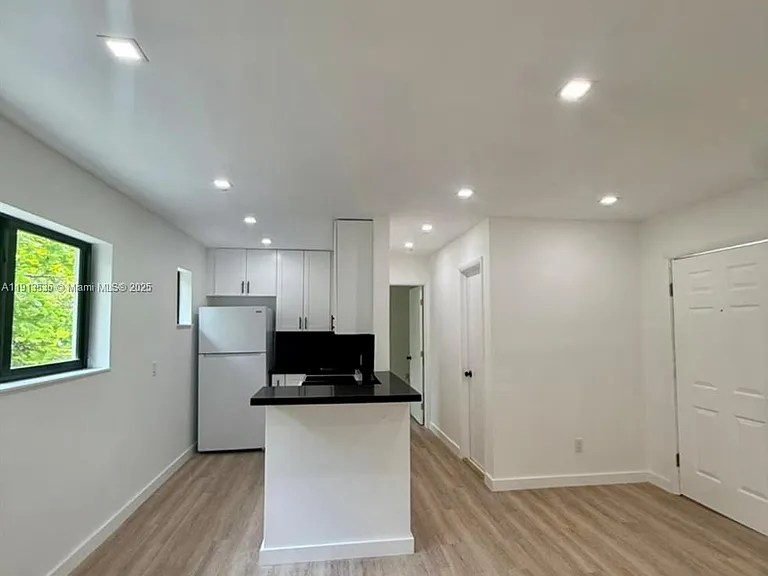 7535 NE 2nd Ct #1 — Photo 28