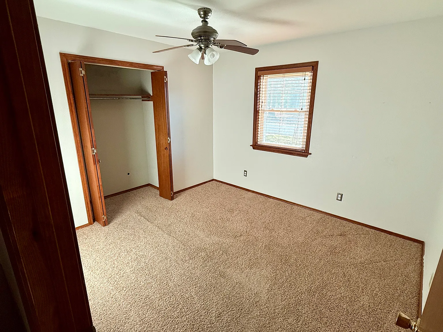 3 bed, 1.5 bath, 1196 sqft, $1,300 — Photo 3