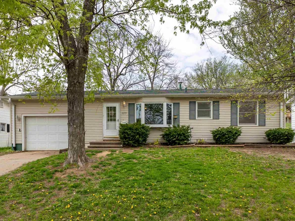 3273 Kensington Pl, Dubuque, IA 52001