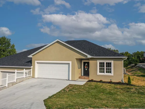 1828 Pinnacle Point Dr, Holts Summit, MO 65043