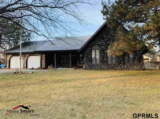 5807 Rolling Hills Blvd, Lincoln, NE 68512