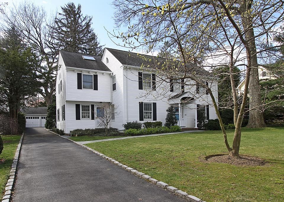 1st image of 18 Hewlett Dr