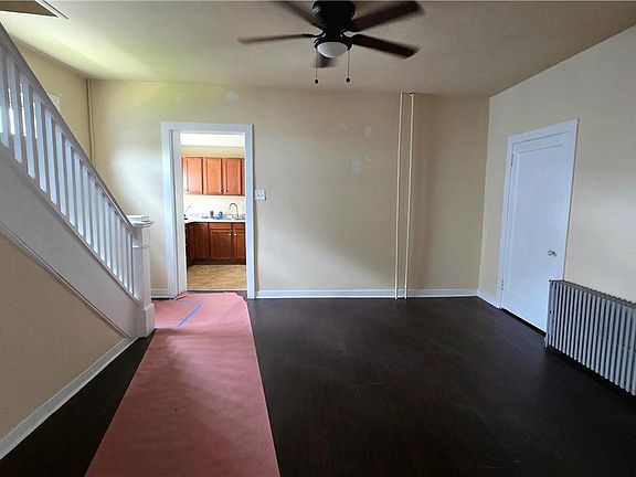 5th image of 230 Wood St