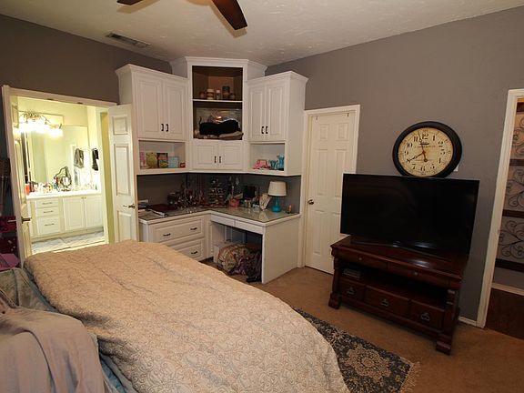 3rd image of 2713 Crater Lake Ln